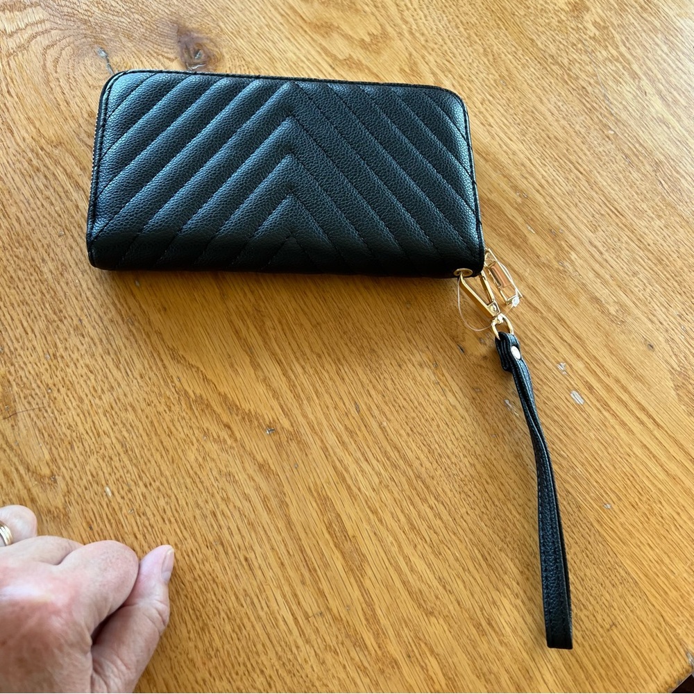 Black Chevron Wristlet Wallet - Picture 5 of 8
